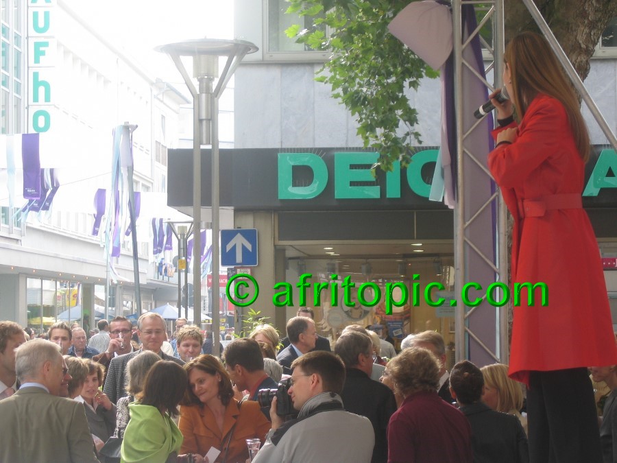 ../Images/Krefeld-Strssenmodenschau-2005 145.jpg